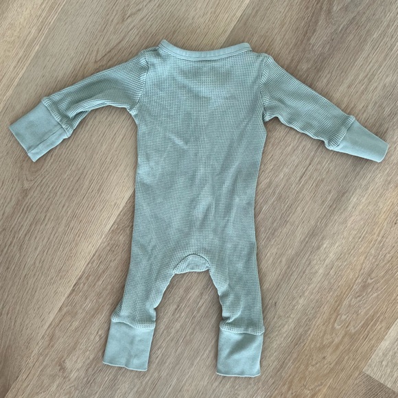 H&M Waffle Knit Onesie - Picture 3 of 3